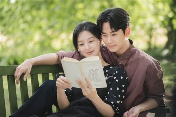 Kim Soo Hyun And Kim Ji Won's Age Difference: The Truth Revealed